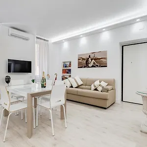 Bmga L The White Crown In Testaccio , Rome Italy